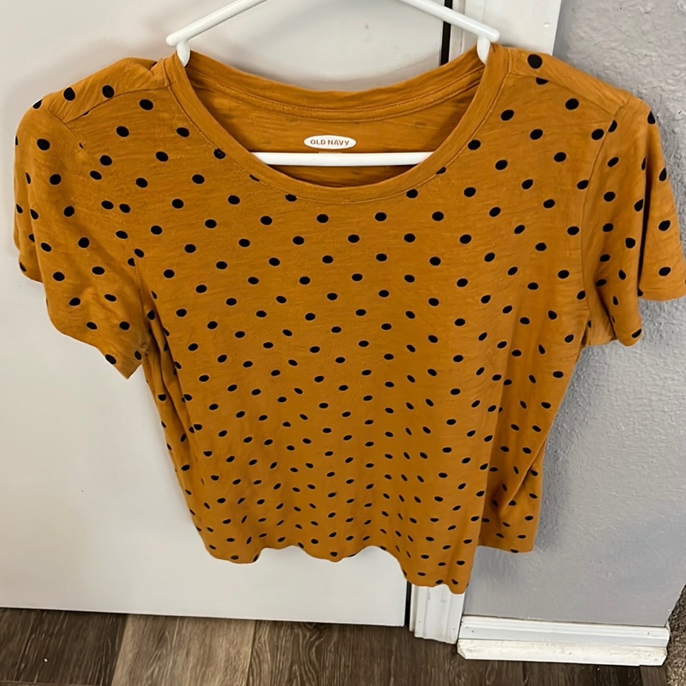 Old Navy polka dot t-shirt